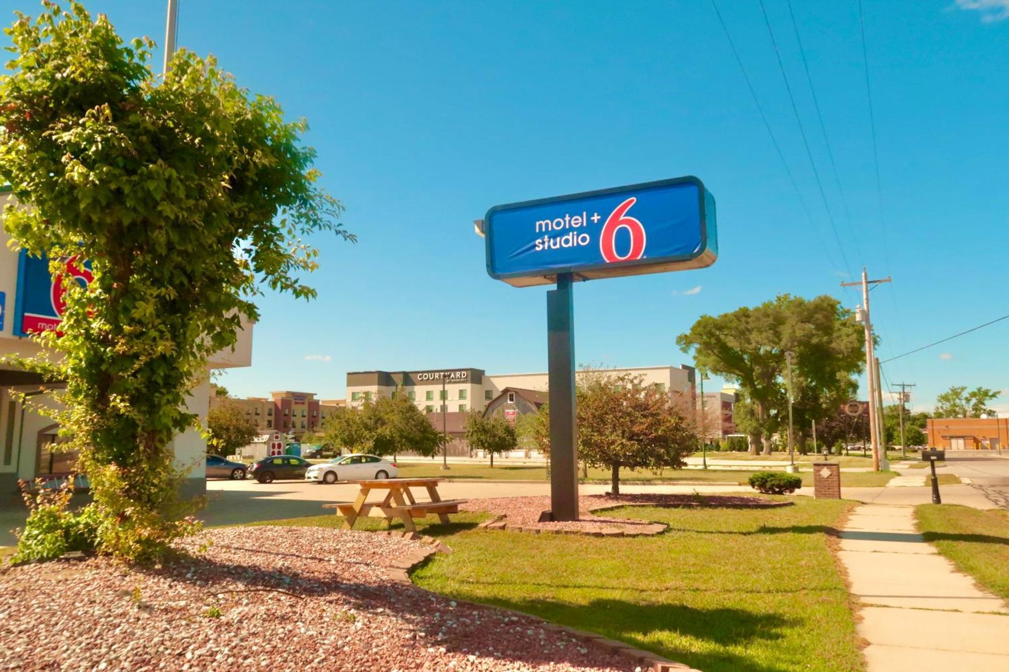 Motel 6 Elkhart, In Exterior photo