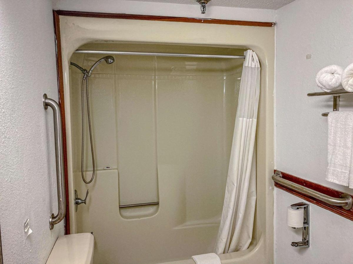 Motel 6 Elkhart, In Exterior photo