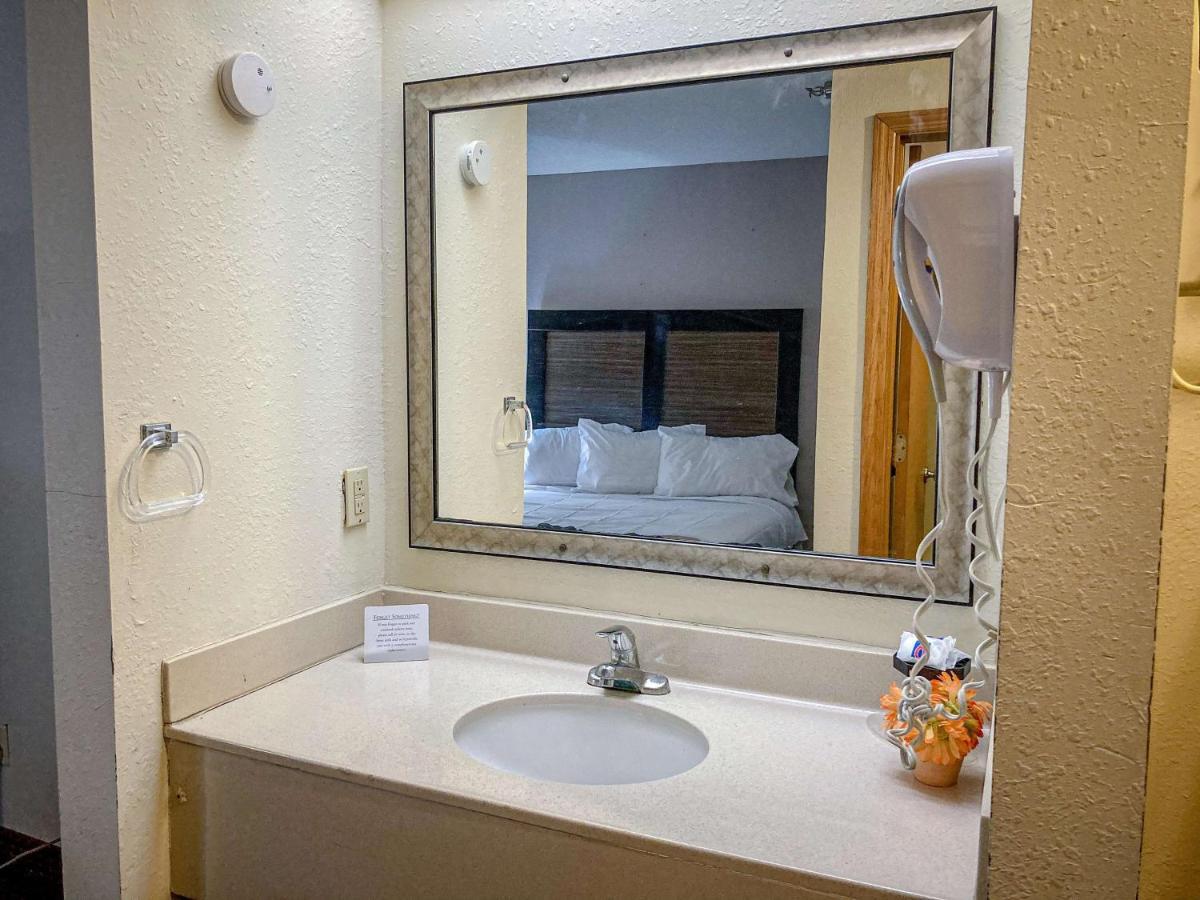 Motel 6 Elkhart, In Exterior photo