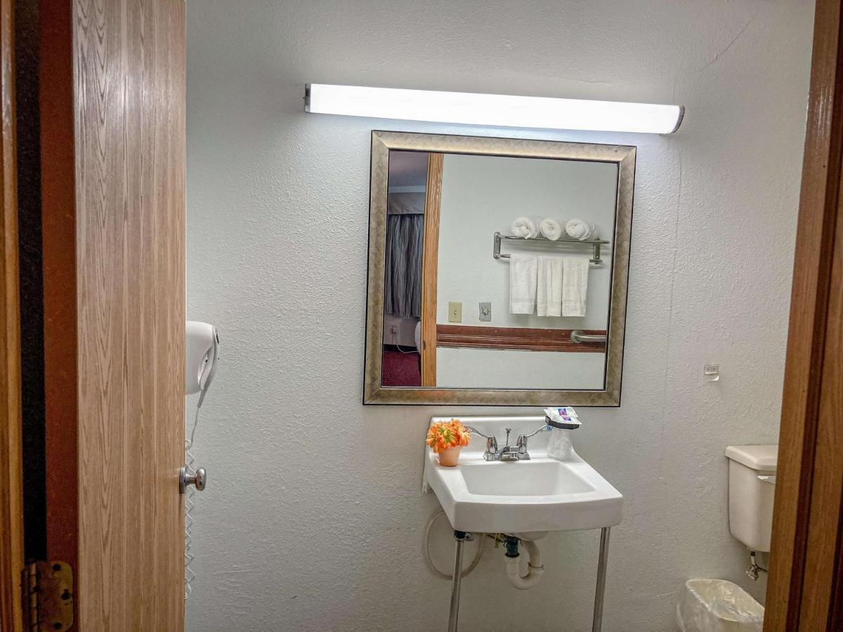 Motel 6 Elkhart, In Exterior photo